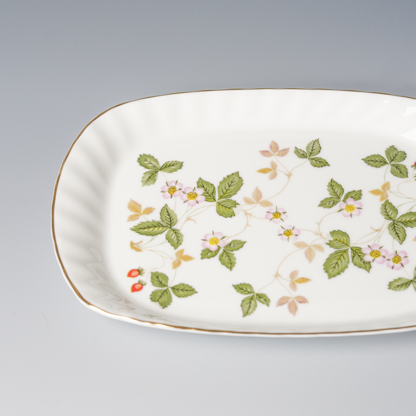 ワイルド ストロベリー スパイラルトレイ Wedgwood ウェッジウッド 洋食器類 お品物 カタログギフト以外 引き出物 アンシェ ウェディング Ancie Wedding